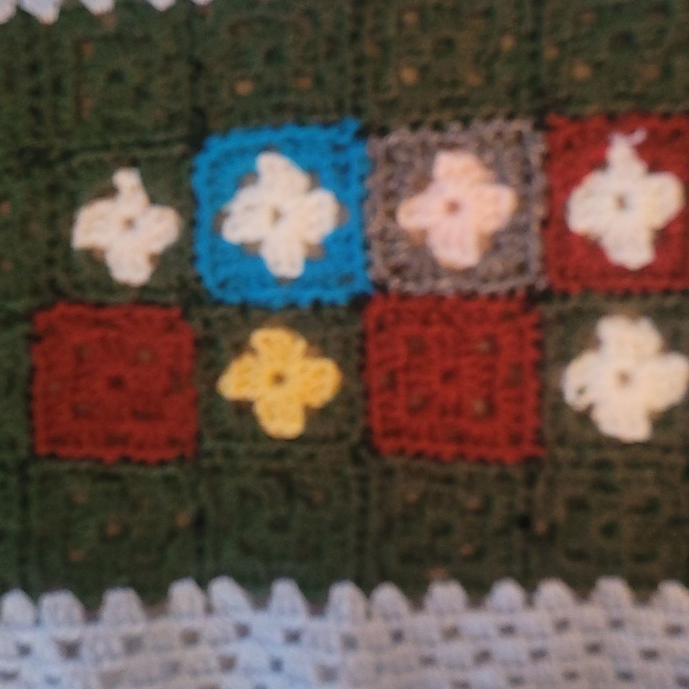 HAND knitted Table Runner - Picture 4 of 6